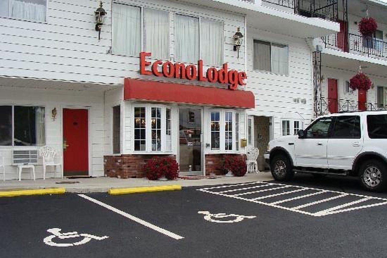 Baymont By Wyndham Lake George Exterior photo