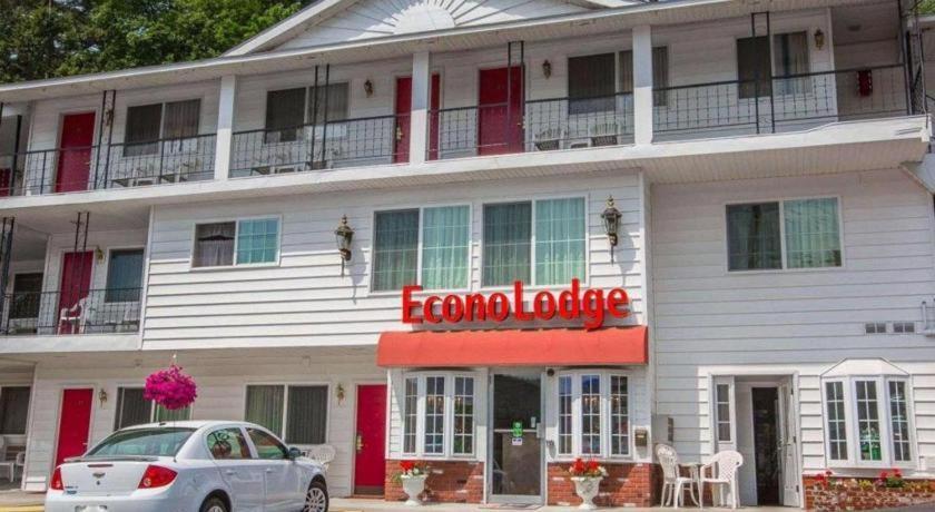 Baymont By Wyndham Lake George Exterior photo