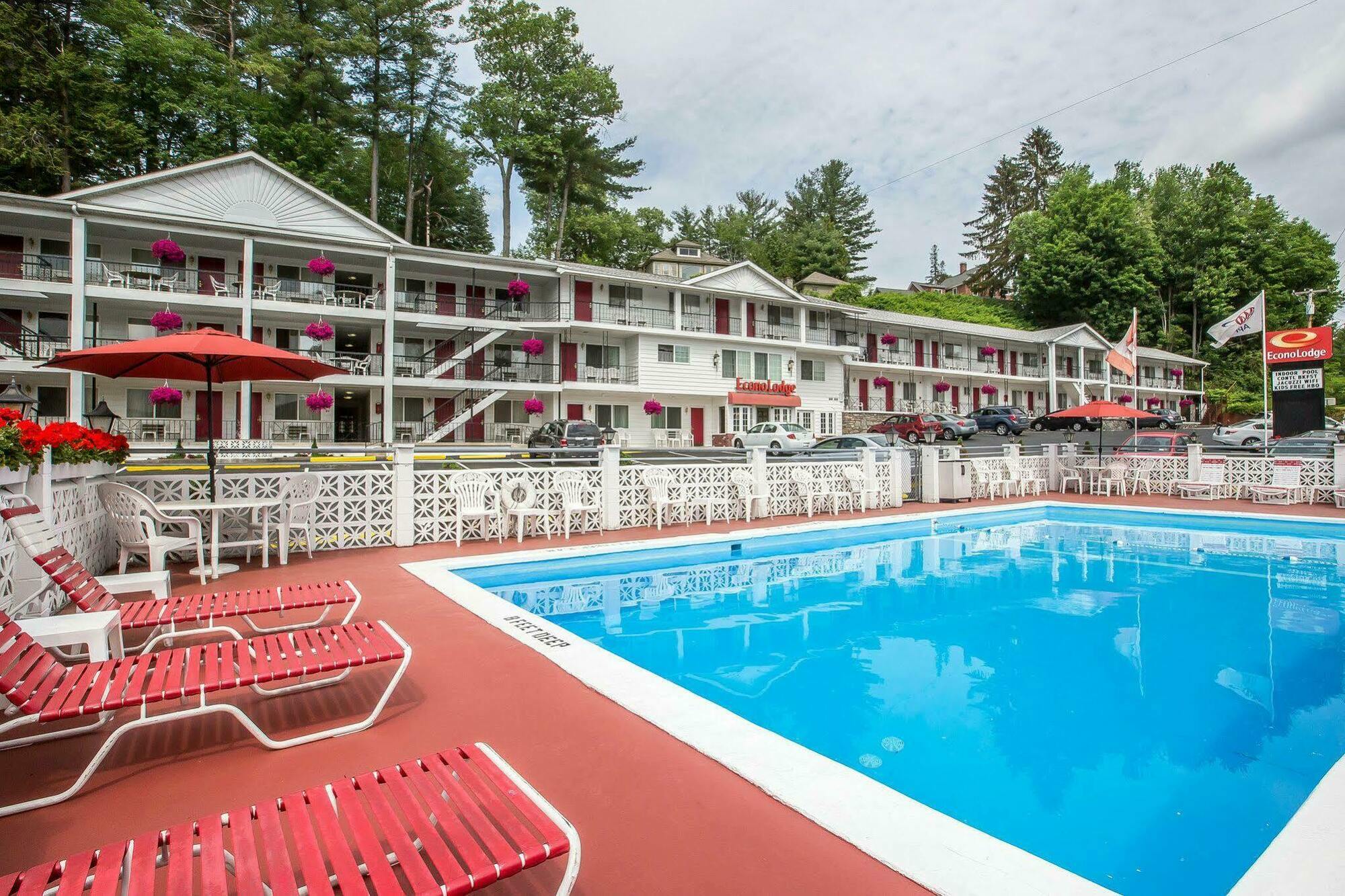 Baymont By Wyndham Lake George Exterior photo